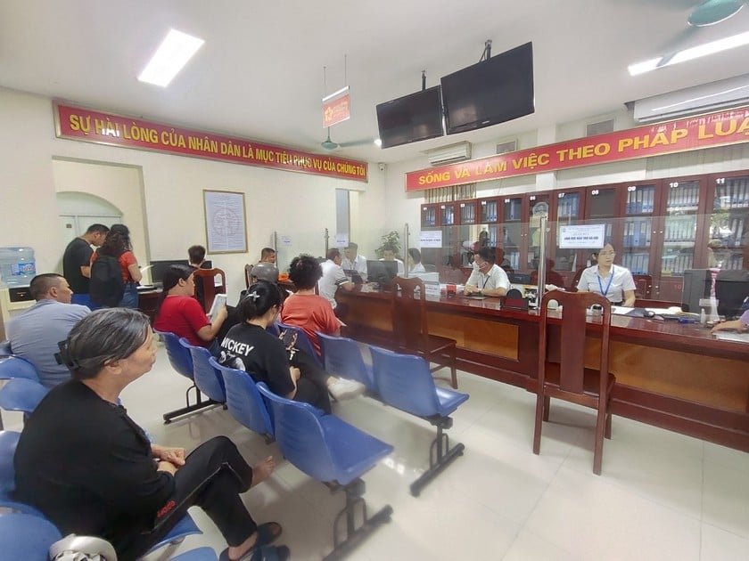 Bên trong khu vực phục vụ hành chính công.