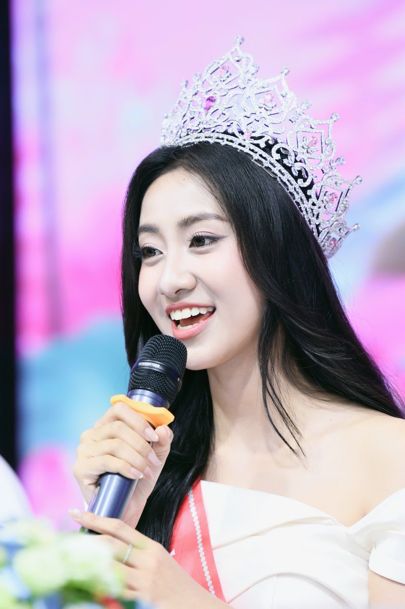 hh-truc-linh.jpg