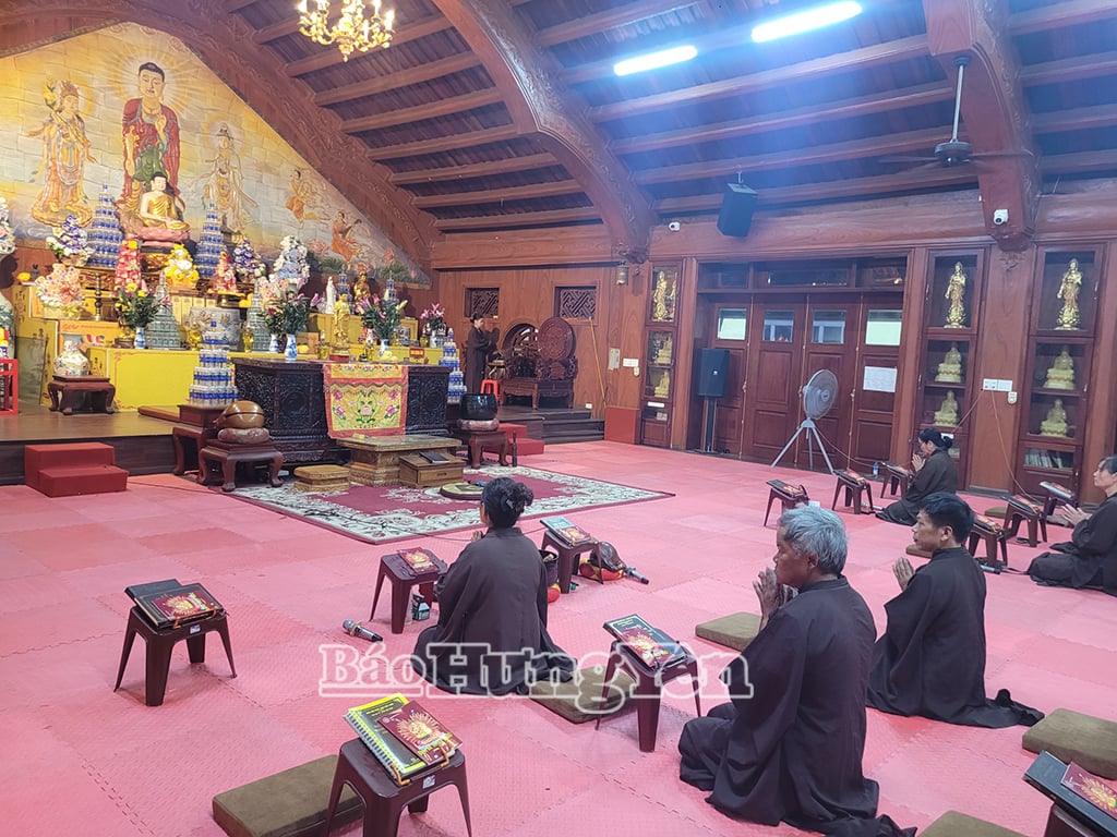 Đánh trống bát nhã và cầu nguyện quốc thái dân an