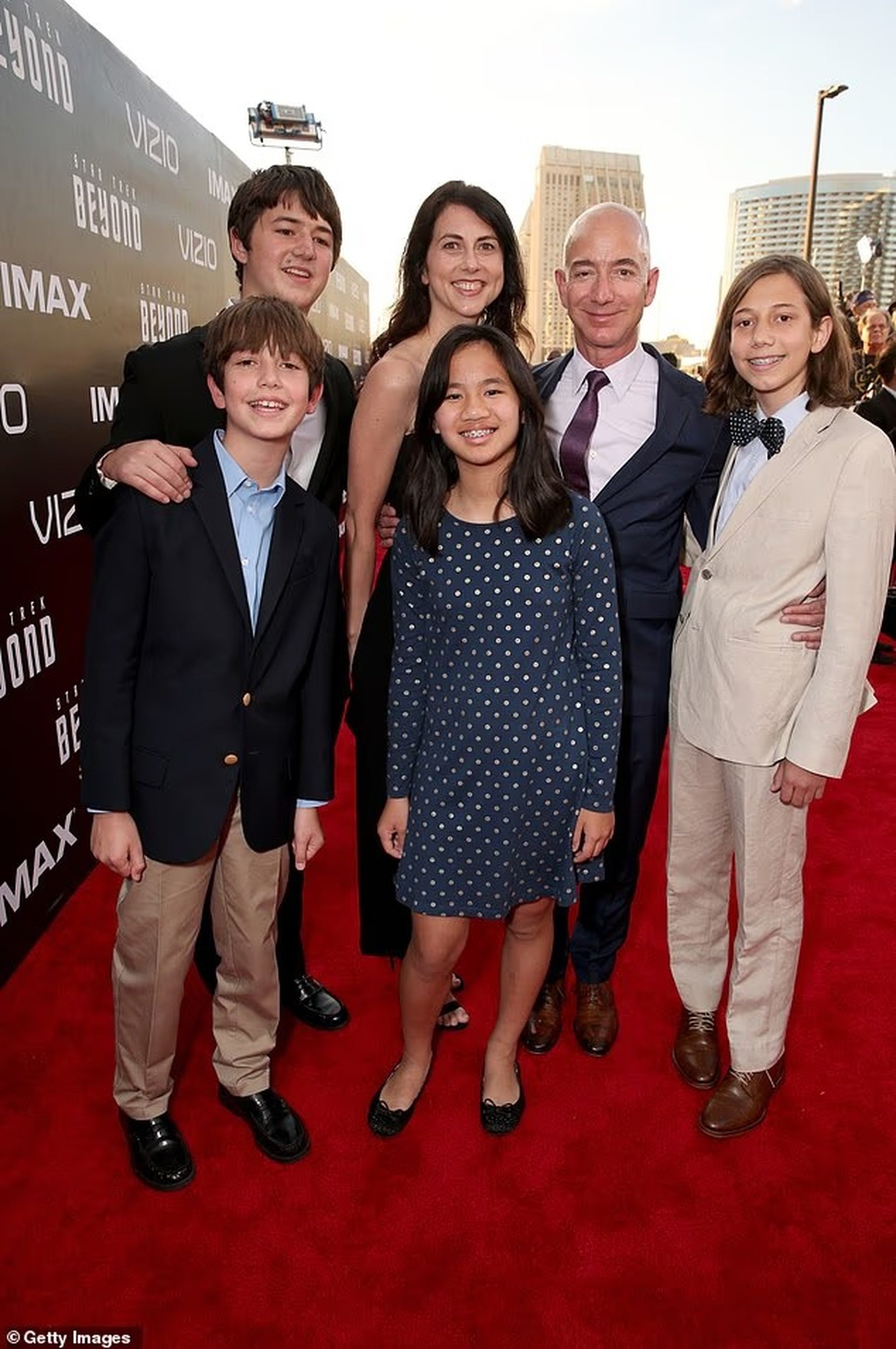 Cách nuôi con kín tiếng lạ thường của tỷ phú Jeff Bezos - 2