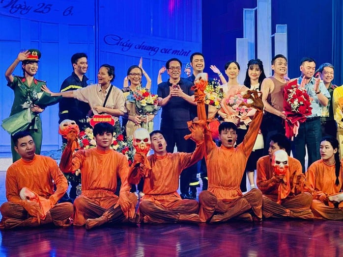 "Hoa Lửa" – Khi trái tim người lính cháy bằng niềm kiêu hãnh - Ảnh 5.