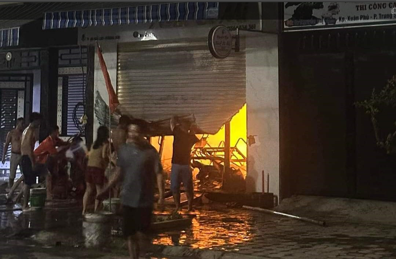 Un incendio che ha coinvolto un veicolo elettrico a Thanh Hoa ha provocato due morti.