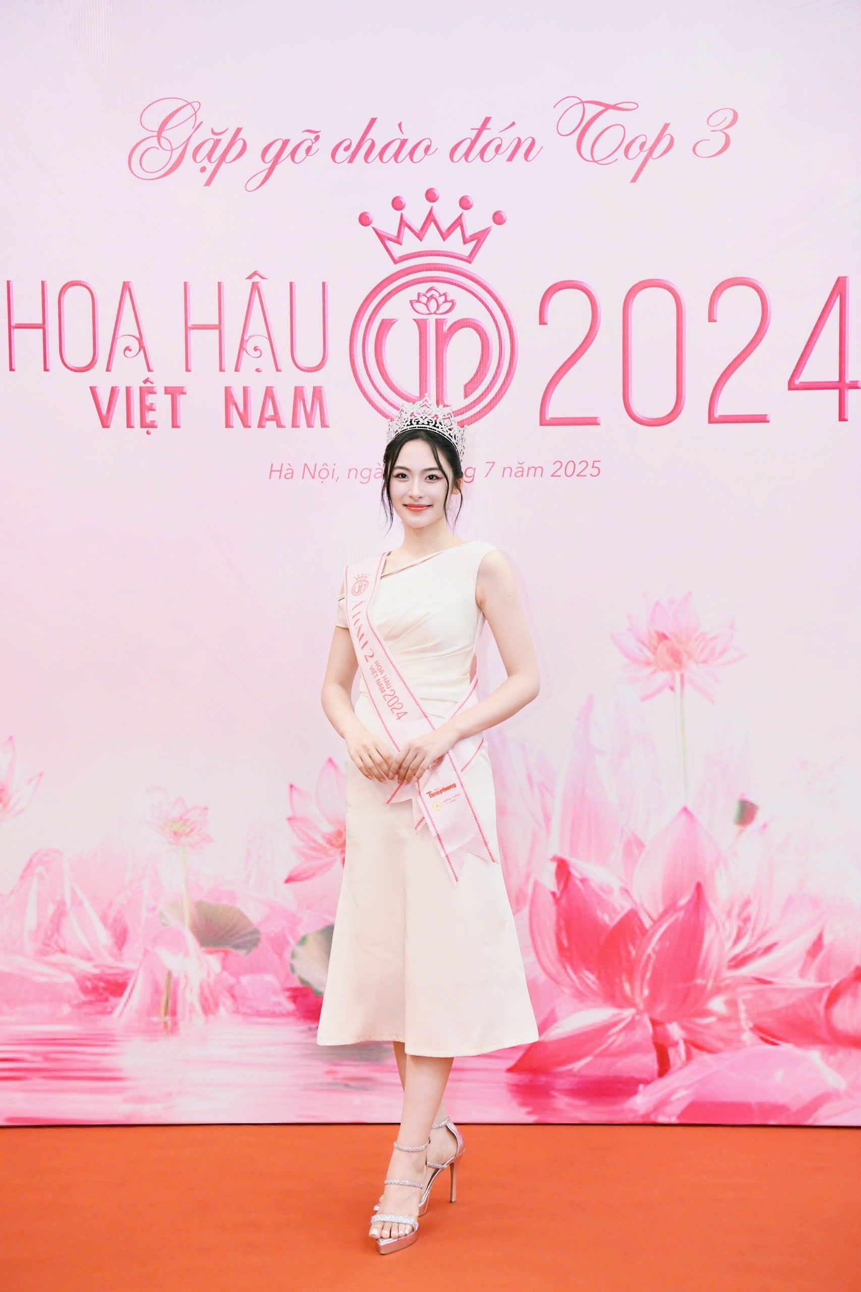 van-nhi.jpg