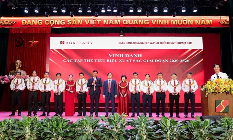 Đảng bộ Agribank: Nòng cốt vững chắc, dẫn dắt chuyển mình toàn hệ thống- Ảnh 1.