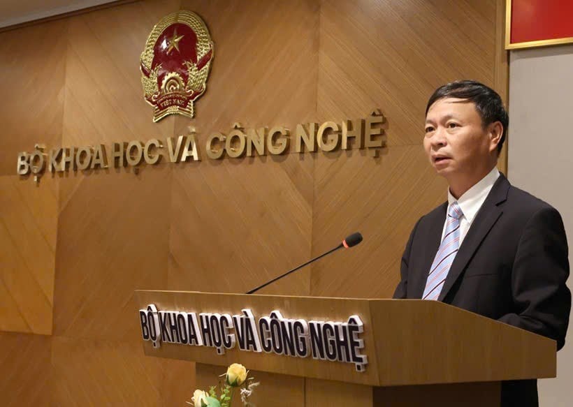 Thứ trưởng Khoa học và Công nghệ Hoàng Minh phsat biểu tại buổi lễ.