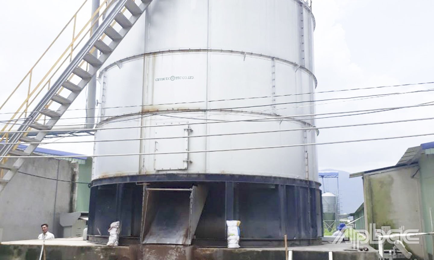 Hệ thống xử lý phân gia cầm bằng bồn ủ vi sinh (trang trại quy mô lớn).