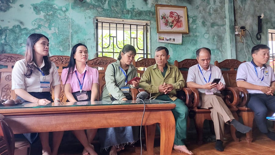 dieu-tra-vien-phong-van-ho-gia-dinh-tai-xa-chu-se.jpg