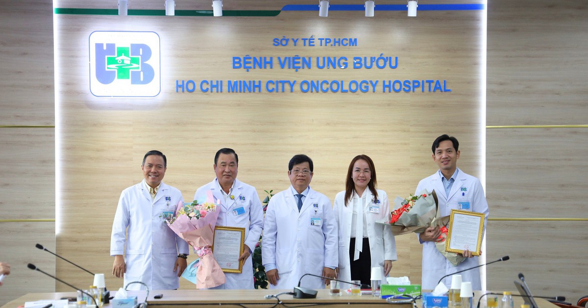 ជំនួយដំបូងសម្រាប់ក្មេងស្រីដែលមានជាតិស្ករក្នុងឈាមនៅលើយន្តហោះ៖ នៅលើជើងហោះហើរនោះ ខ្ញុំមិនមែនគ្រាន់តែជាវេជ្ជបណ្ឌិតនោះទេ។