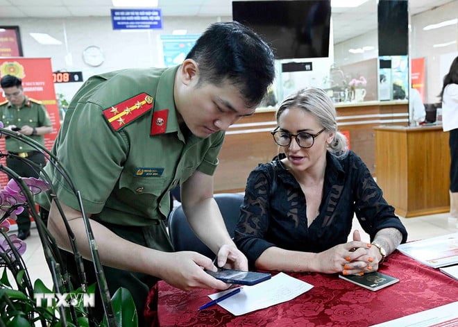 ttxvn-dinh-danh-dien-tu-nguoi-nuoc-ngoai-4.jpg