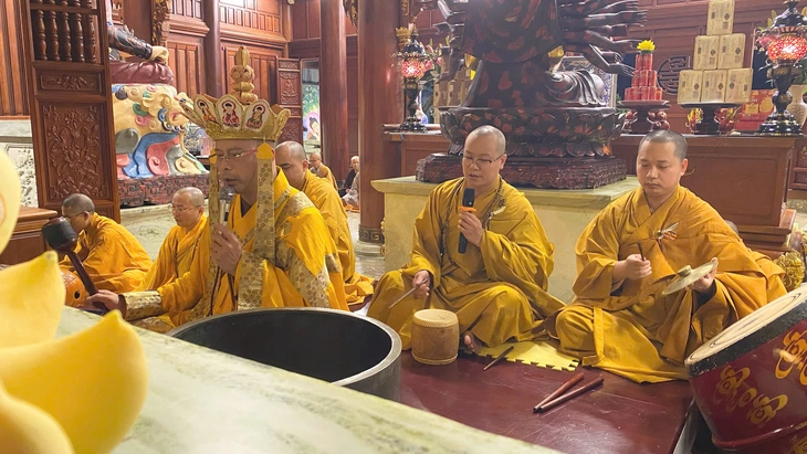 Hơn 18.000 ngôi chùa và tự viện cả nước đồng loạt 6h sáng cử chuông trống cầu quốc thái dân an - Ảnh 6.