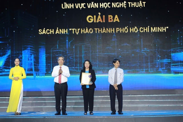 Vở kịch 'Đồng chí' nhận giải thưởng Sáng tạo TP.HCM- Ảnh 6.