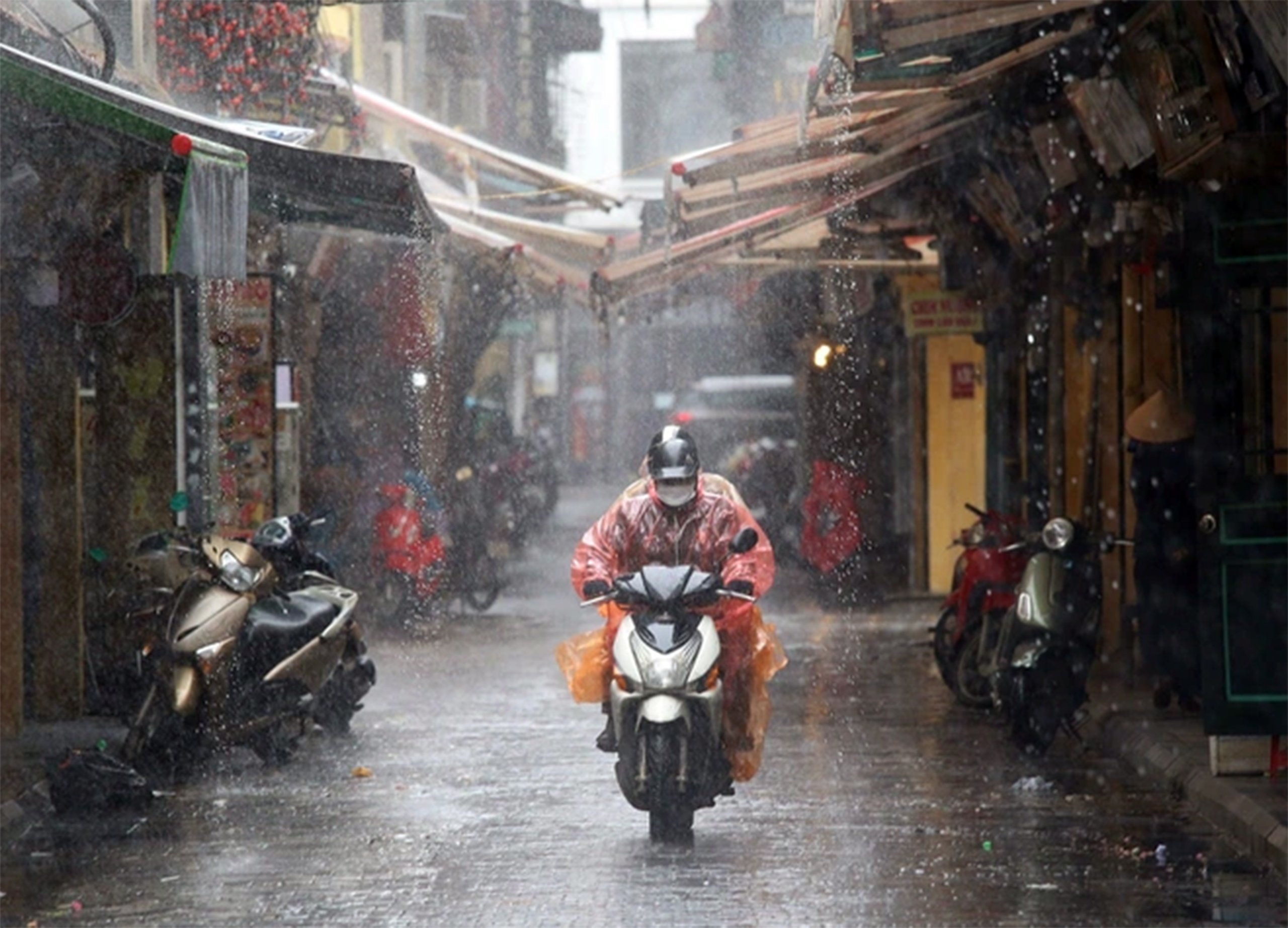 Miền Bắc mưa to và dông  -0