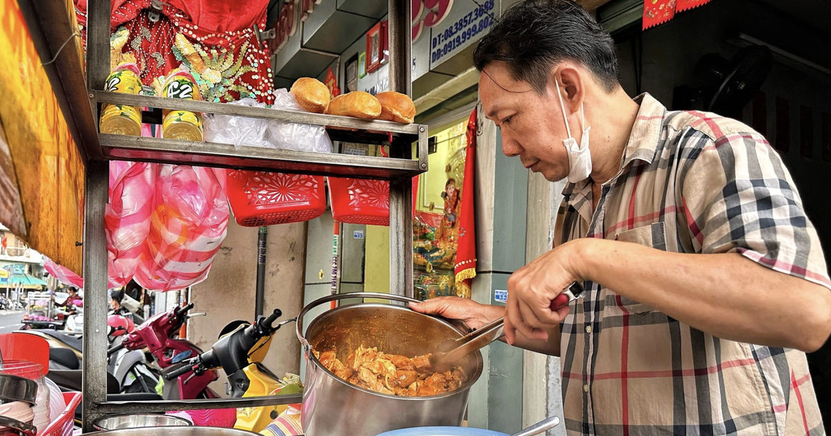 Cho Lon Ward has famous 'rich people's noodles', chicken curry, and island fish hotpot.