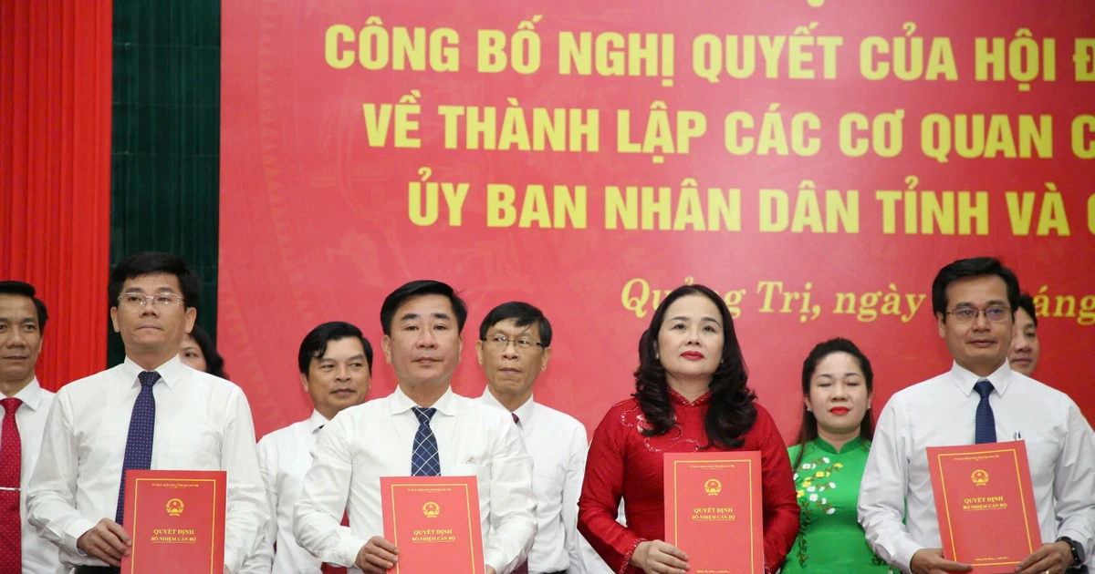 លោកបណ្ឌិត Le Thi Huong ជាប្រធានមន្ទីរអប់រំ និងបណ្តុះបណ្តាលខេត្ត Quang Tri ថ្មី។