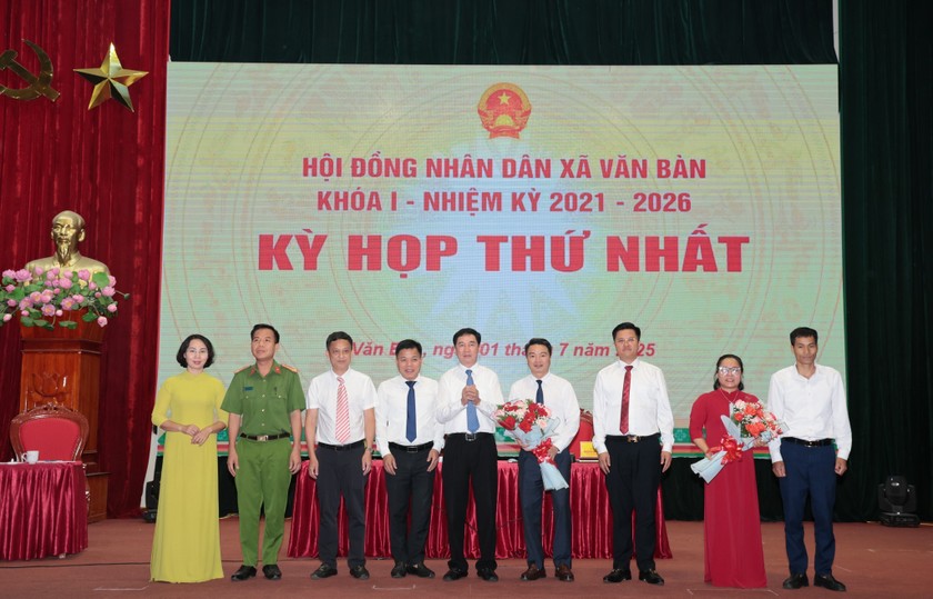 Xã Văn Bàn Xã tổ chức kỳ họp HĐND đầu tiên
