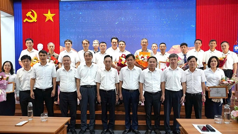 ការពង្រឹងបរិក្ខារ៖ មន្ត្រី 21 នាក់នៃក្រុមហ៊ុនអគ្គិសនីឡាវ Cai បានដាក់ពាក្យសុំចូលនិវត្តន៍មុនកាលកំណត់។
