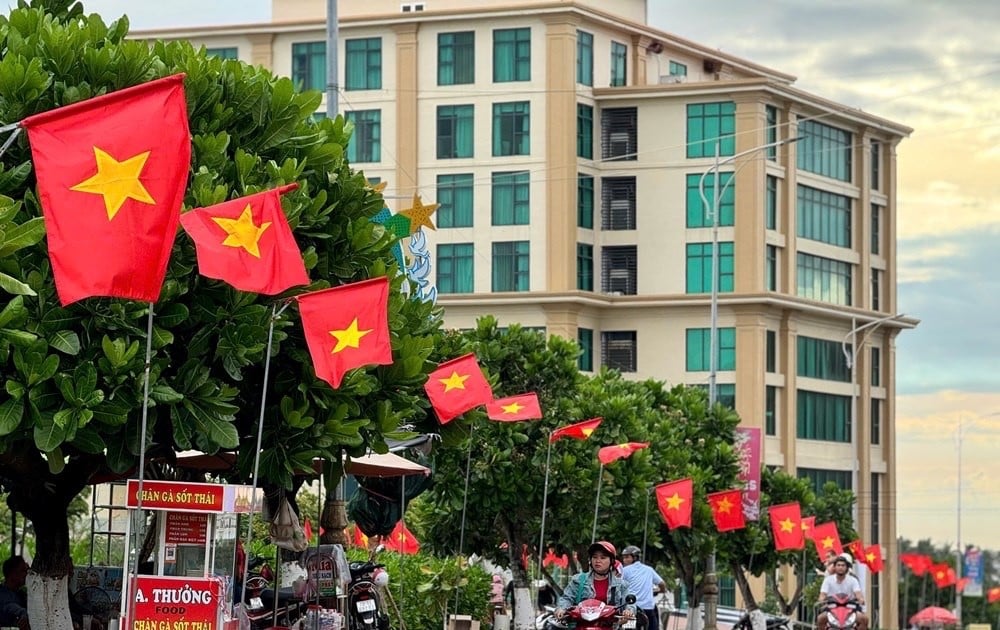 ទីក្រុង Da Nang ខេត្ត Quang Ngai៖ ដំណើរការរដ្ឋបាលប្រកបដោយផាសុកភាព និងរលូនក្នុងថ្ងៃដំបូងនៃការអនុវត្តរដ្ឋាភិបាលកម្រិត ២
