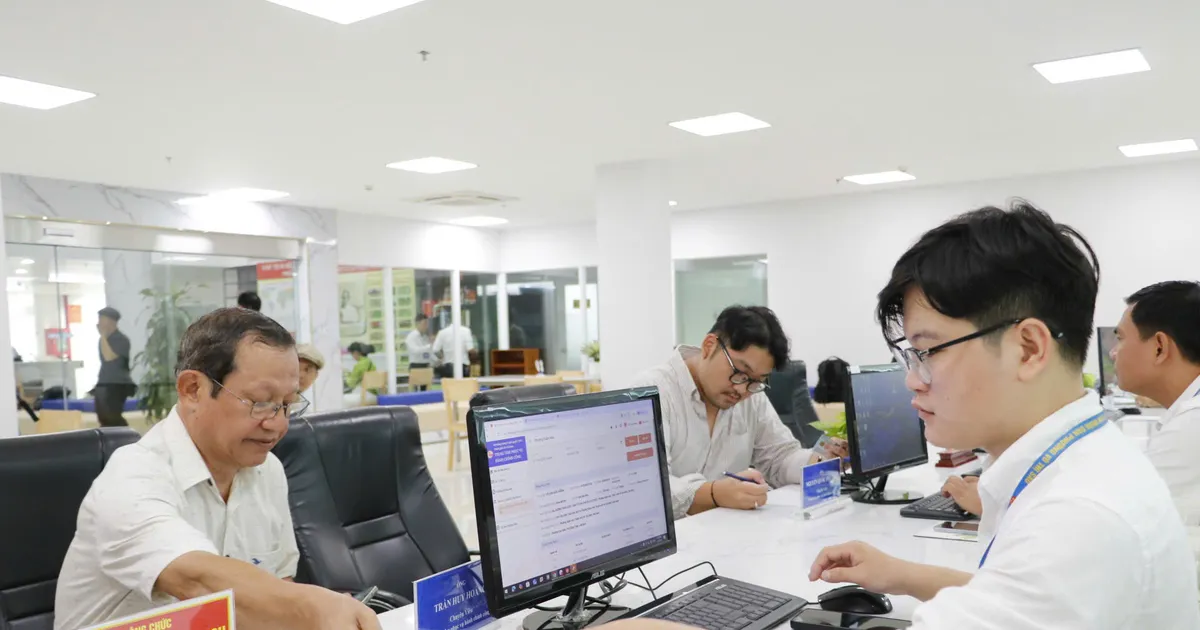 Equip robots, free cakes and water to serve people