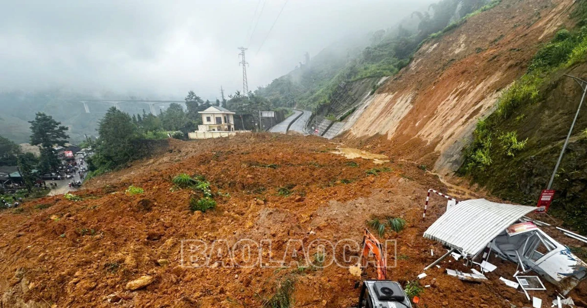 ការរអិលបាក់ដីនៅ Lao Cai - Sa Pa BOT Toll Station (ផ្លូវជាតិលេខ 4D) បង្កការរំខានចរាចរណ៍