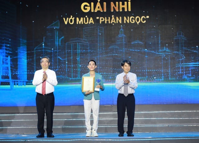 Vở kịch 'Đồng chí' nhận giải thưởng Sáng tạo TP.HCM- Ảnh 3.