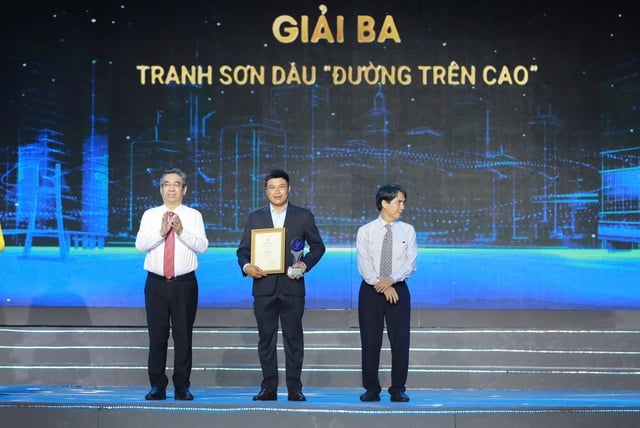 Vở kịch 'Đồng chí' nhận giải thưởng Sáng tạo TP.HCM- Ảnh 4.