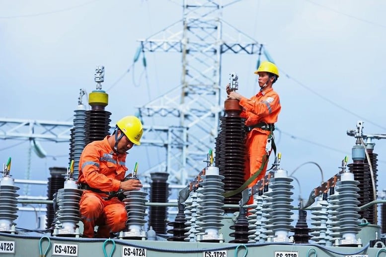 EVNNPC tinh gọn đến cấp cơ sở, tiếp tục nâng cao hiệu quả vận hành, dịch vụ khách hàng - Ảnh 2.