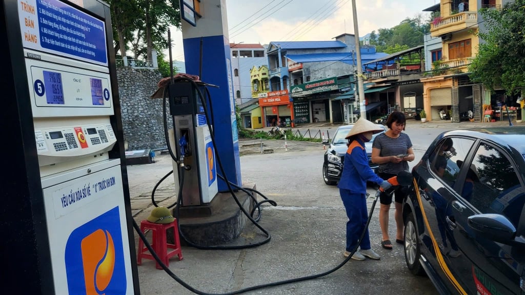 Giá xăng dầu được điều chỉnh giảm từ 0h00 ngày 1/7.