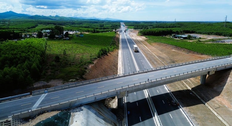 Cao tốc Vạn Ninh - Cam Lộ sẵn sàng thông xe vào ngày 19/8- Ảnh 1.