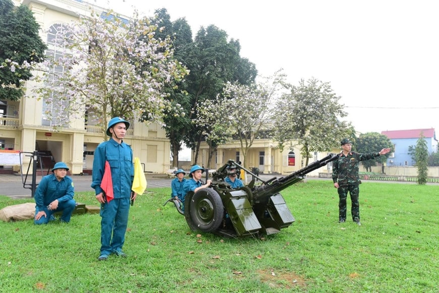 Air defense training of Hanoi self-defense force. Photo: HUU THU