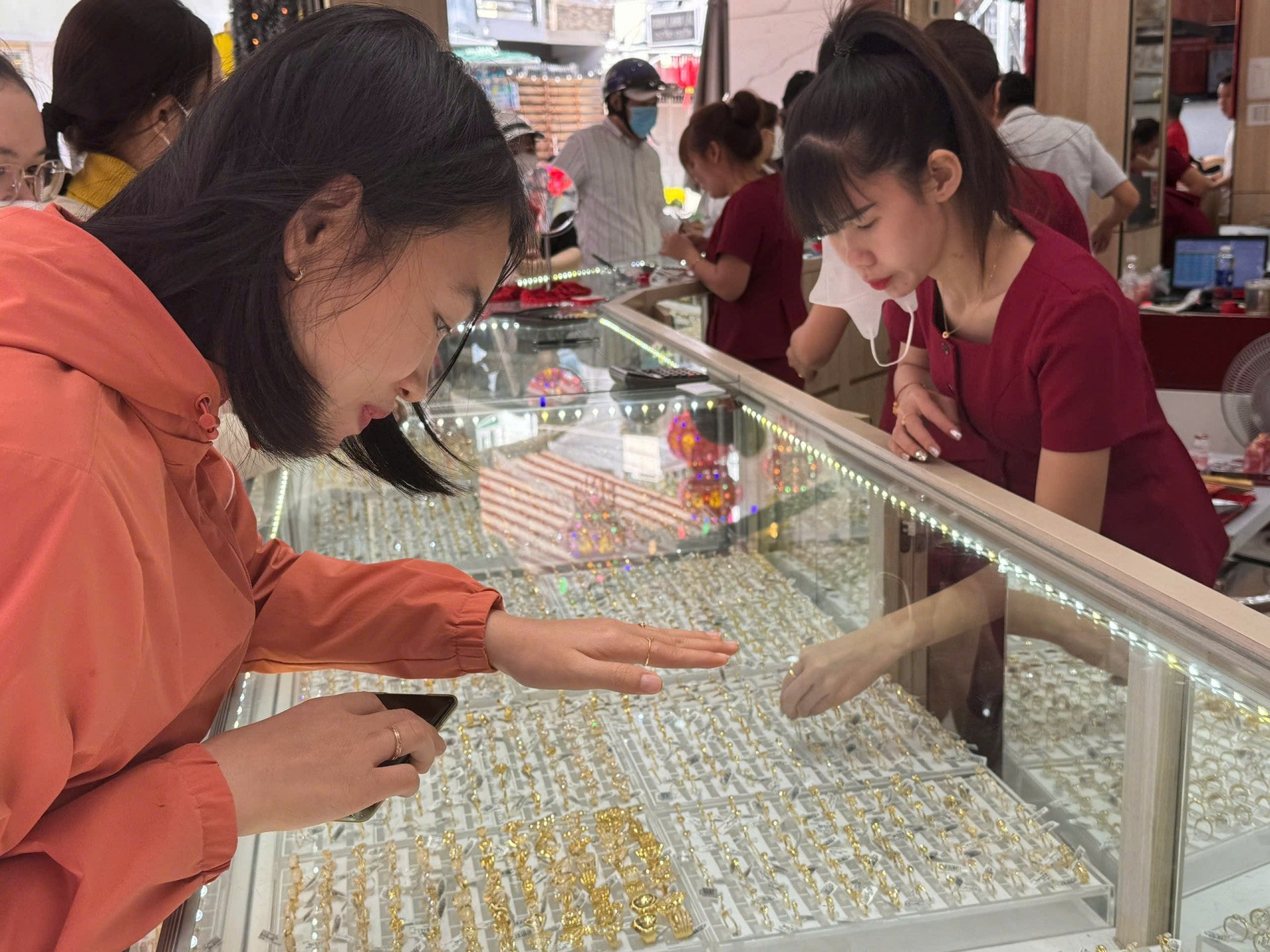 Giá vàng chiều nay 1/7/2025: Giá vàng tăng lên gần 121 triệu