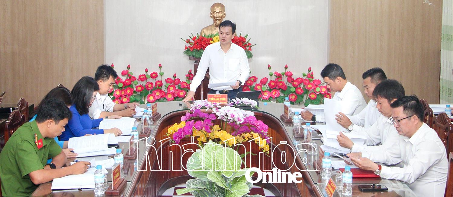 គណៈកម្មាធិការបក្សឃុំ Van Ninh បានបើកកិច្ចប្រជុំគណៈកម្មាធិការអចិន្ត្រៃយ៍នៅថ្ងៃធ្វើការដំបូង។