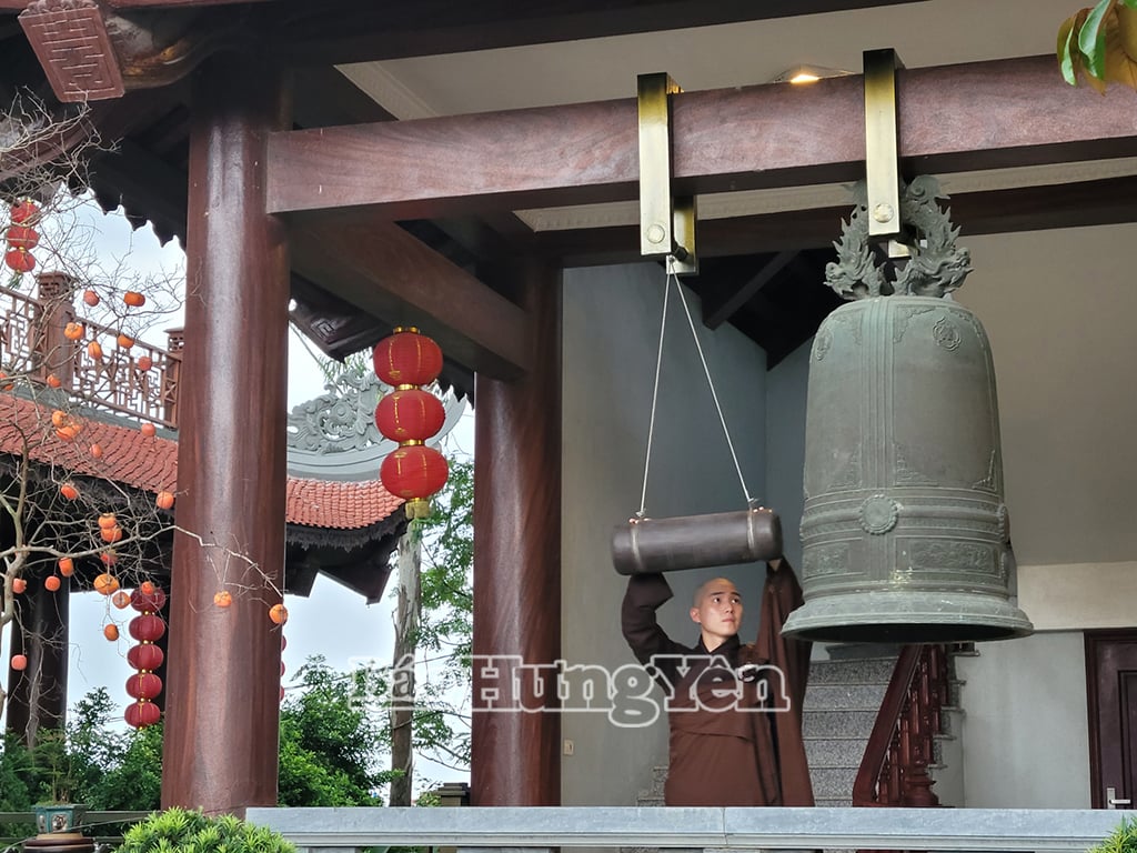 Thỉnh chuông cầu an tại chùa Phúc Lâm, xã Lương Bằng
