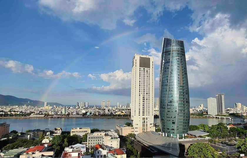 Ngày đầu tiên thực hiện chính quyền 2 cấp, Đà Nẵng ghi dấu bước chuyển mình lịch sử trong tổ chức bộ máy hành chính, hướng đến phục vụ nhân dân tận tâm, hiệu quả hơn.