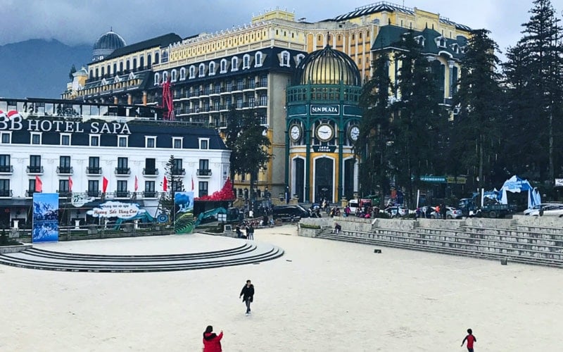 quang-truong-trung-tam-sa-pa.jpg