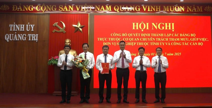 Ông Trần Phong - Chủ tịch UBND tỉnh làm Bí thư Đảng ủy UBND tỉnh Quảng Trị (mới).