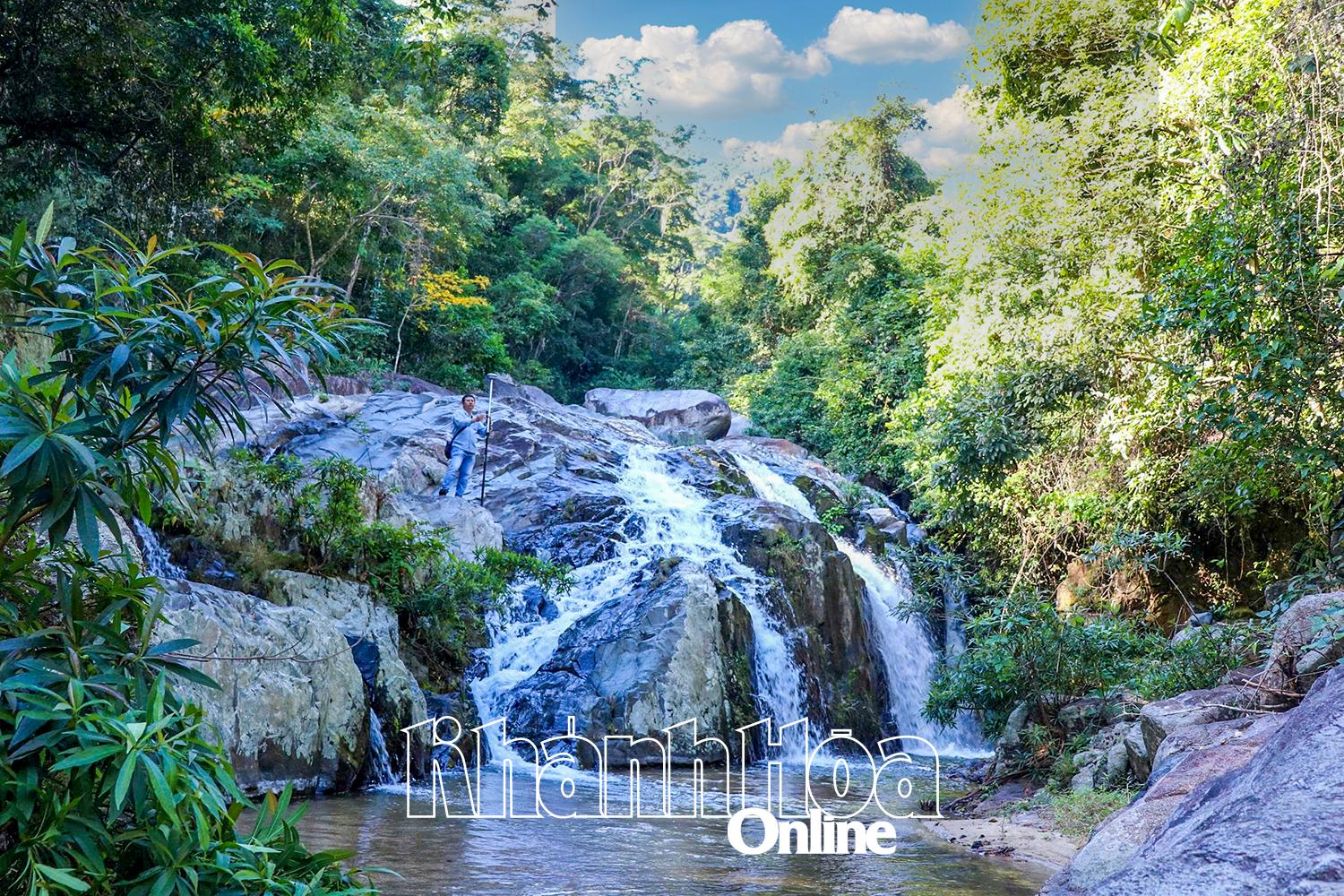ទឹកធ្លាក់ Da Xoi នៅតំបន់ Suoi Tien។ រូបថត៖ Trung Toan