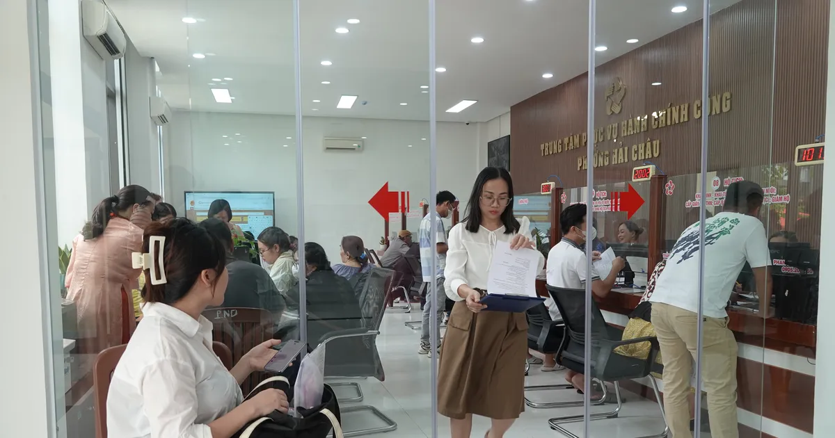 Le premier jour de bon fonctionnement du gouvernement local à deux niveaux dans la ville de Da Nang