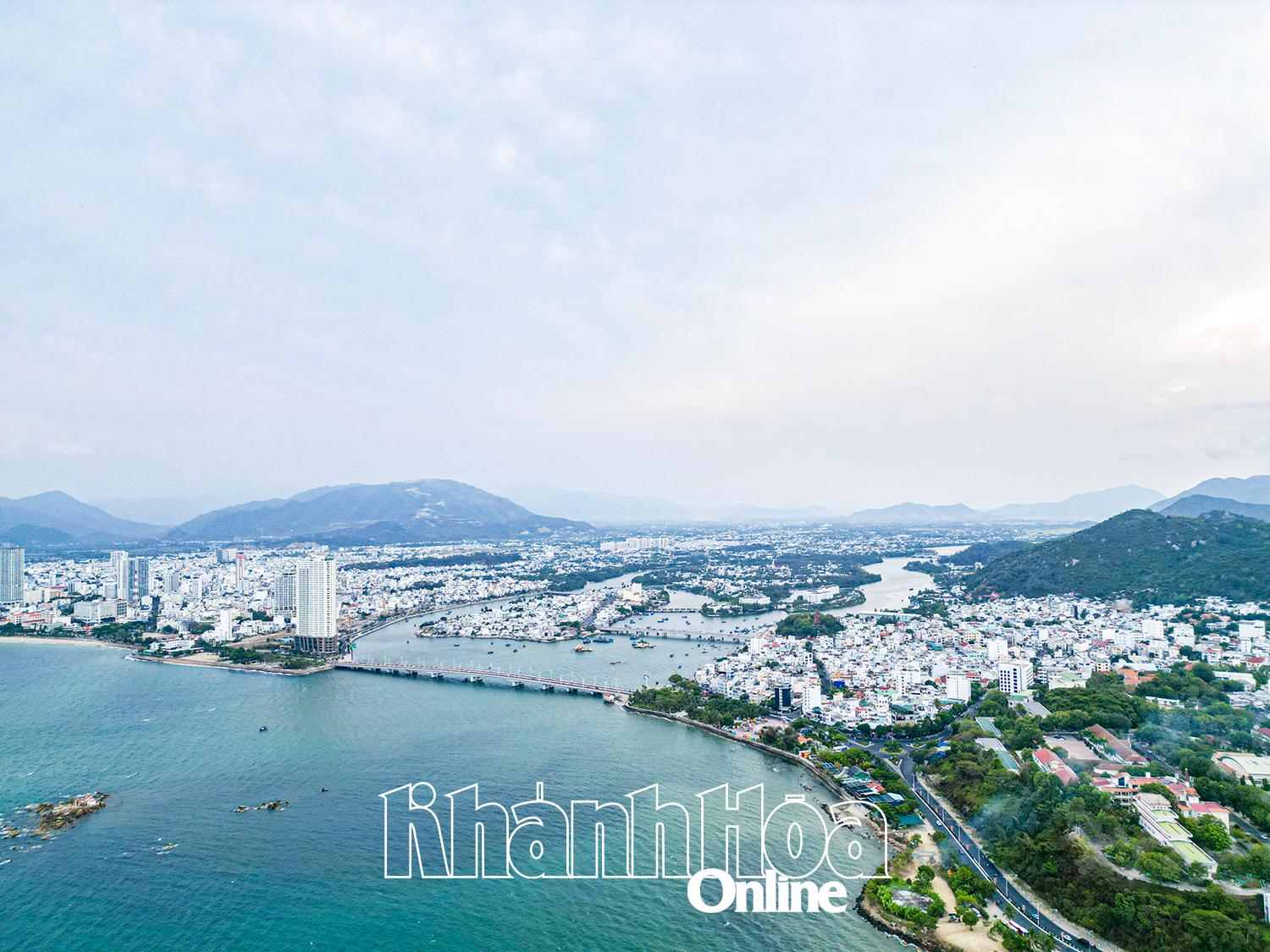 ជ្រុងមួយនៃឈូងសមុទ្រ Nha Trang ។