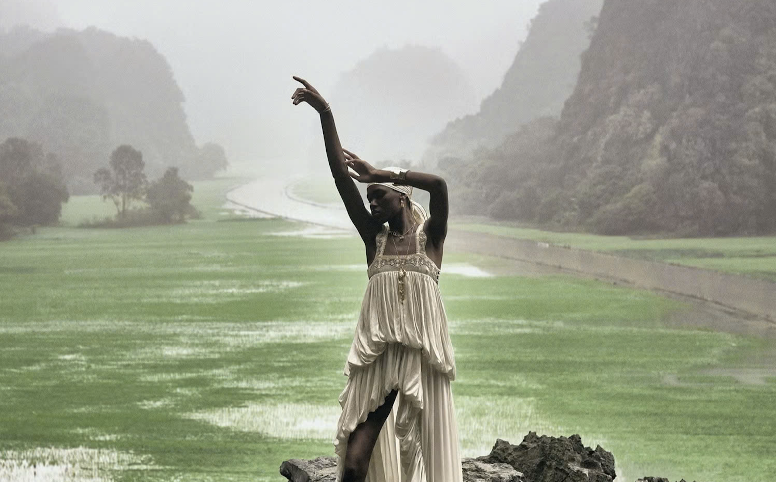 Ninh Binh មើលទៅគួរឱ្យទាក់ទាញតាមរយៈកញ្ចក់របស់ American Harper's Bazaar