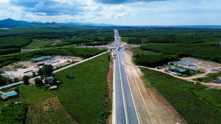 Cao tốc Vạn Ninh - Cam Lộ sẵn sàng thông xe vào ngày 19/8- Ảnh 2.