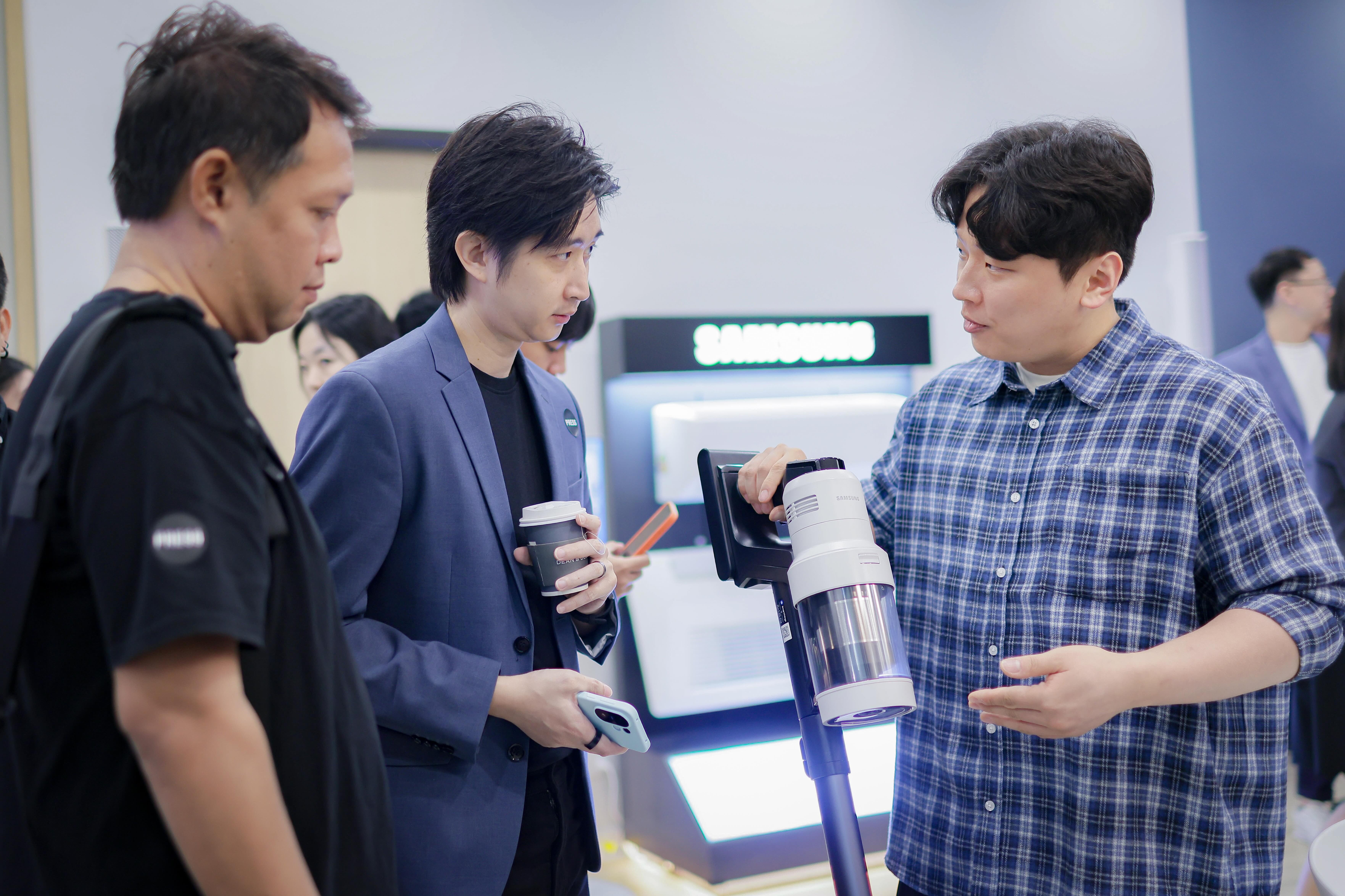 may giat Samsung,  tu lanh Samsung,  may hut bui Samsung,  man hinh cam ung anh 3