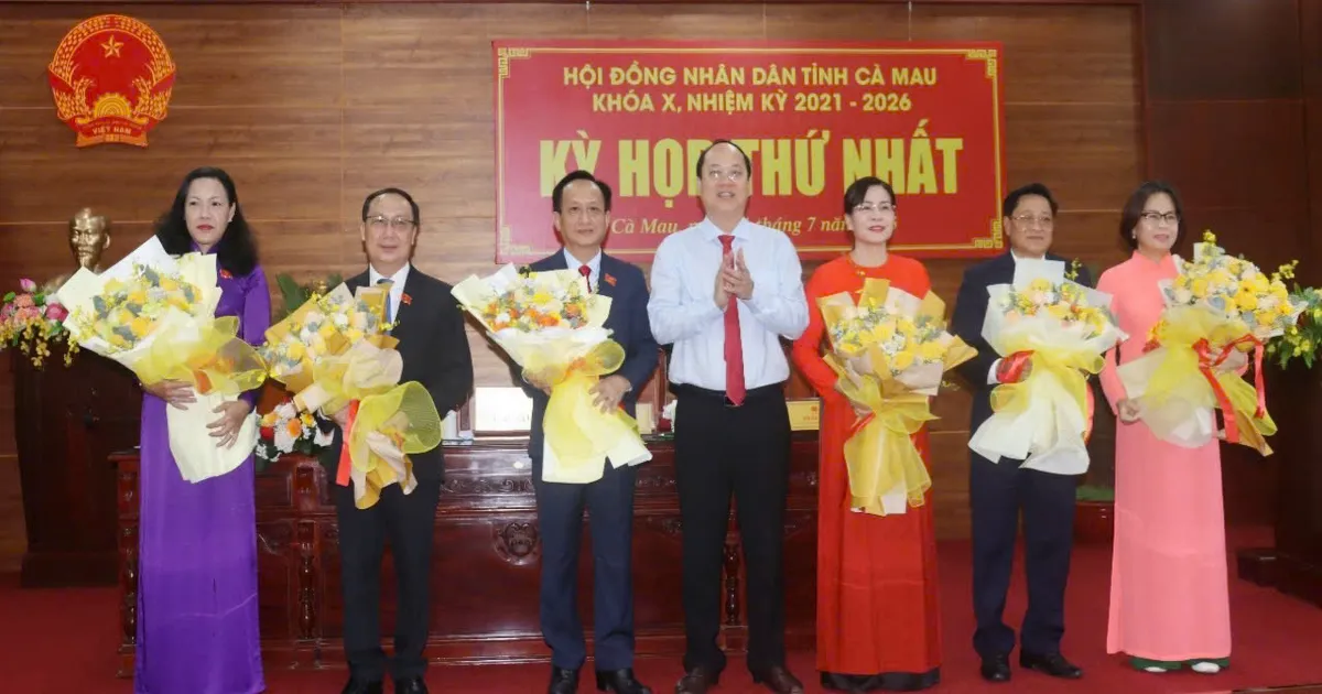 ក្រុមប្រឹក្សាប្រជាជនខេត្ត Ca Mau បានបើកសម័យប្រជុំដំបូងរបស់ខ្លួន ដោយបានប្រកាសសេចក្តីសម្រេចលើការងារបុគ្គលិក។