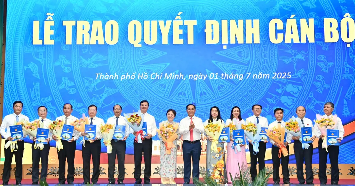Chủ tịch UBND TPHCM yêu cầu cán bộ biến cơ chế “xin – cho” thành cơ chế phục vụ