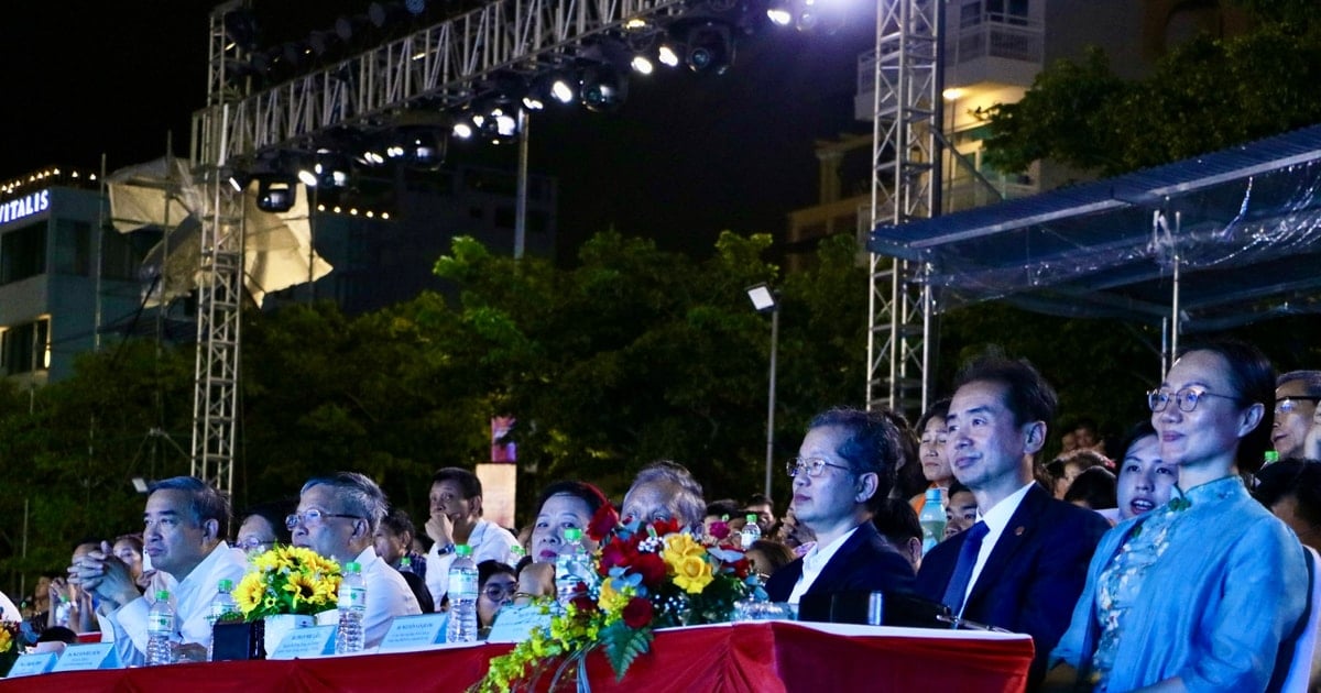 Special art program "Da Nang - flying high with the country"