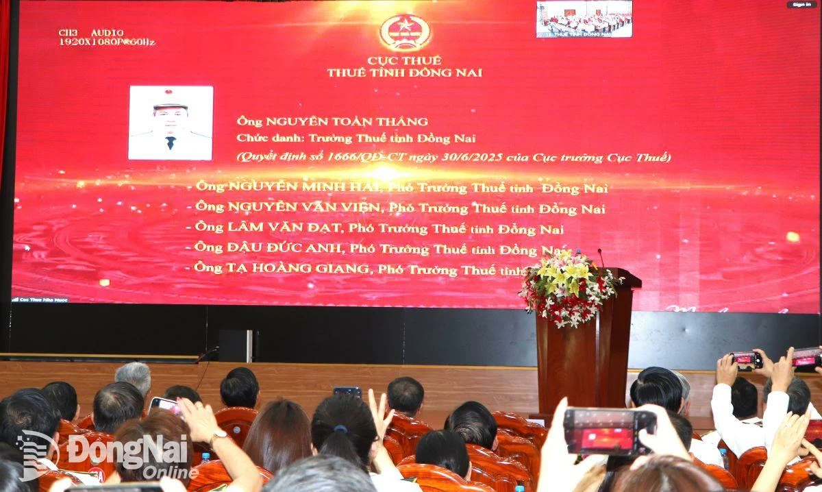 Công bố danh sách lãnh đạo Thuế tỉnh Đồng Nai. Ảnh: Ngọc Liên