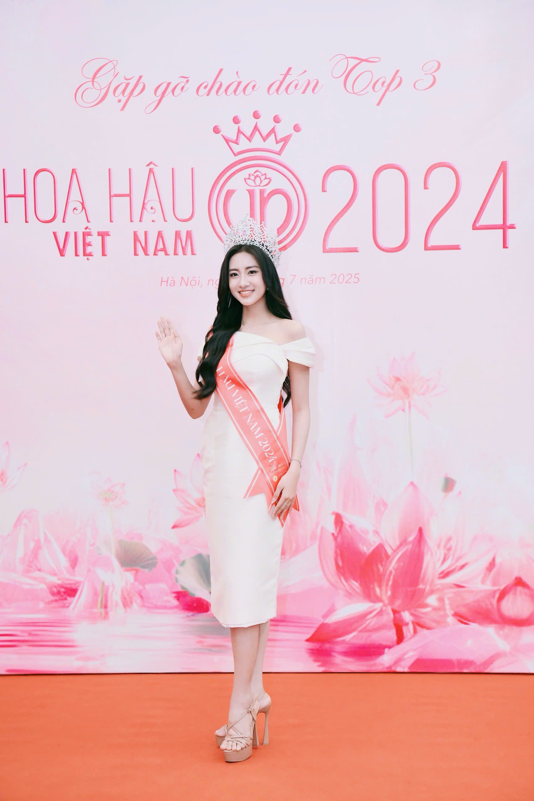hoa-hau-truc-linh-hb.jpg