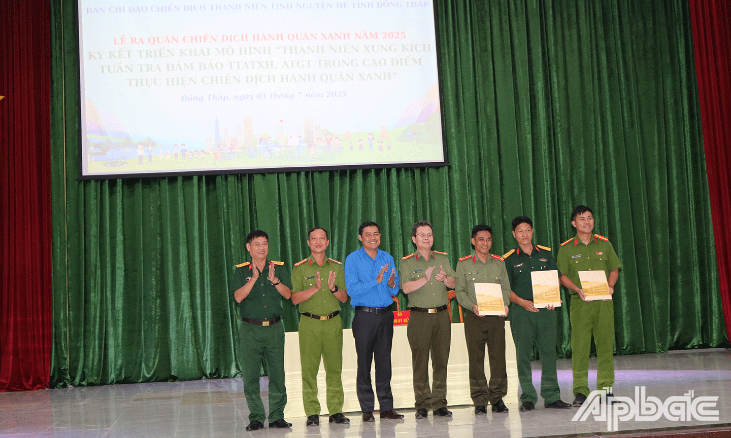 ký kết triển khai mô hình “Thanh niên xung kích tuần tra đảm bảo trật tự an toàn xã hội, an toàn giao thông trong chiến dịch Hành quân xanh 2025”