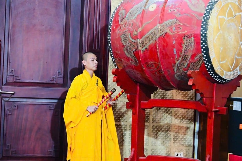 Sáng nay ngày 1/7, chùa Học viện Phật giáo Việt Nam tại Hà Nội cử chuông, trống Bát nhã cầu nguyện quốc thái, dân an; hoà bình thịnh trị cho đất nước trong kỷ nguyên phát triển mới.