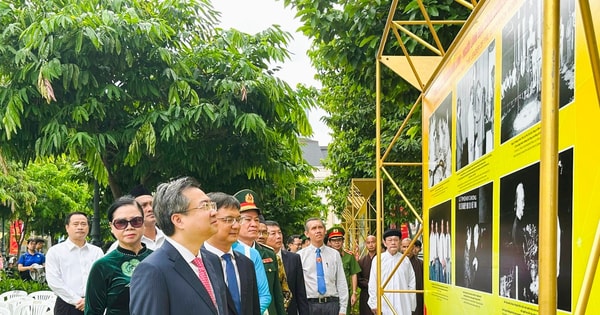 Trưng bày 100 hình ảnh, tư liệu quý giá về Tổng Bí thư Nguyễn Văn Linh