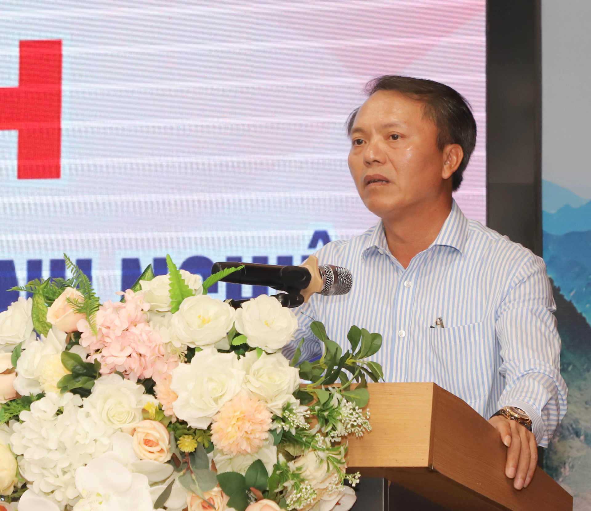 Der Vorsitzende der Provincial Business Association, Nguyen Van Thang, berichtete bei dem Treffen.